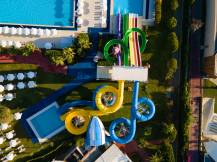 MIRACLE RESORT Pools & Beach